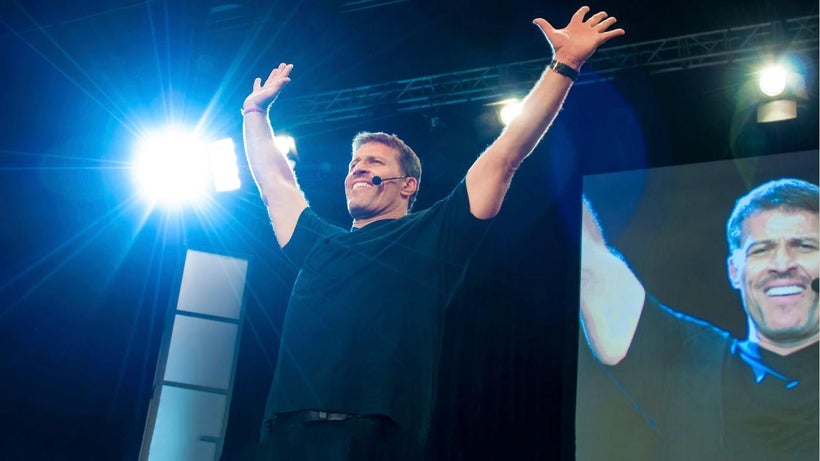 <a href="http://pics.filmaffinity.com/tony_robbins_i_am_not_your_guru-658875651-large.jpg" target="_blank">Tony Robbins at Da
