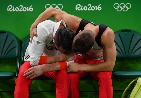 Olympic Gymnast Fights Through Tears And A Torn ACL To Help Team Make ...