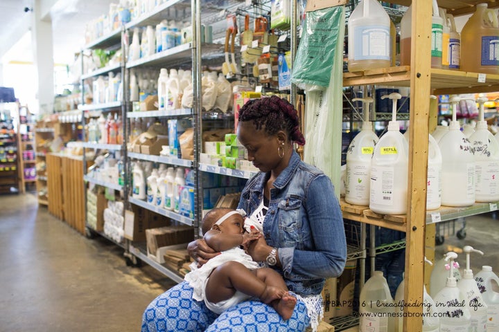 28 Stunning Photos That Empower Moms To Breastfeed In Public