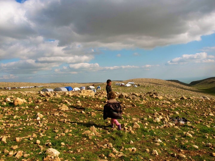 Yazidi IDP children amid tent encampments on Mount Sinjar.