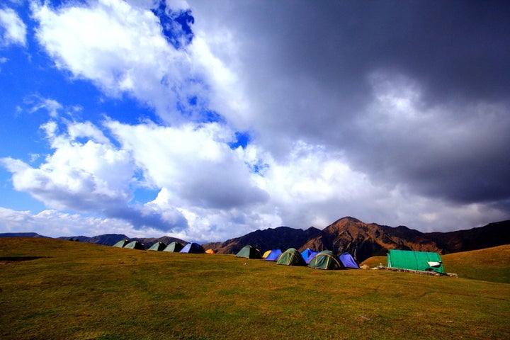 Bedni Bugyal campsite, as green and cobalt blue as it can get!