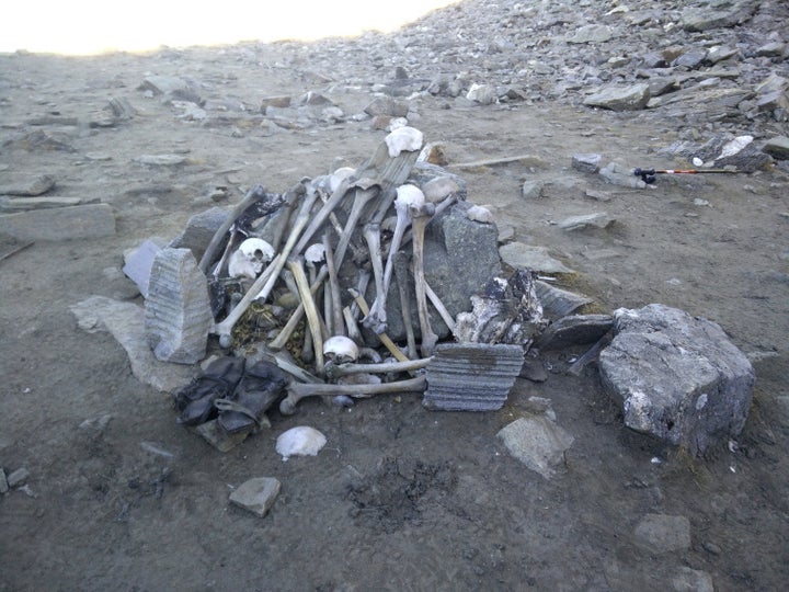 Human skeletons at Roopkund lake!