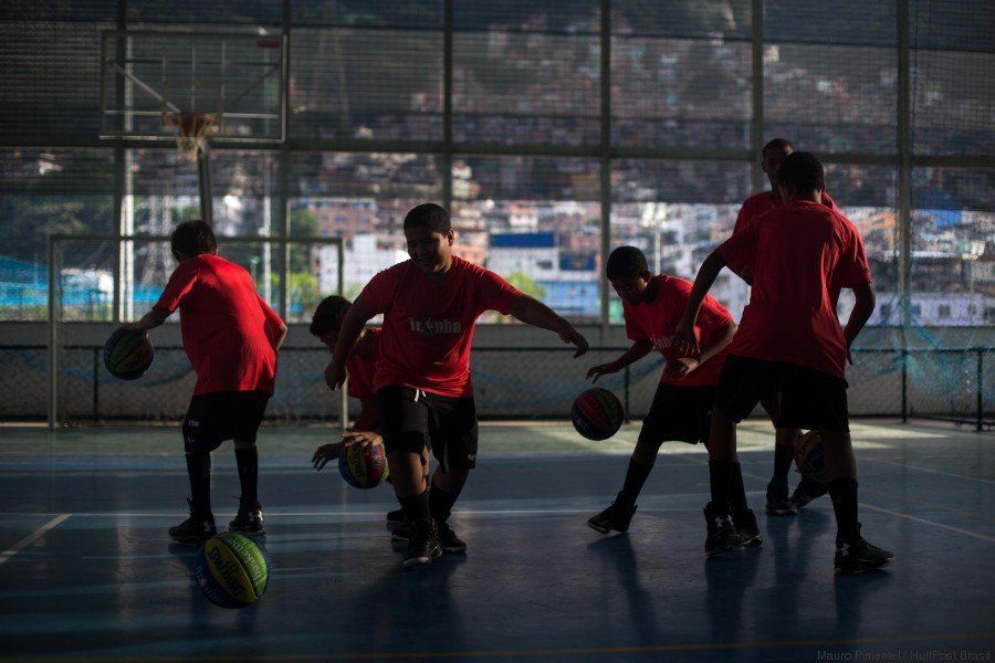 The Jr. NBA program seeks to foster leadership, respect, teamwork and healthy living among the young residents of Rio’s largest favela. 
