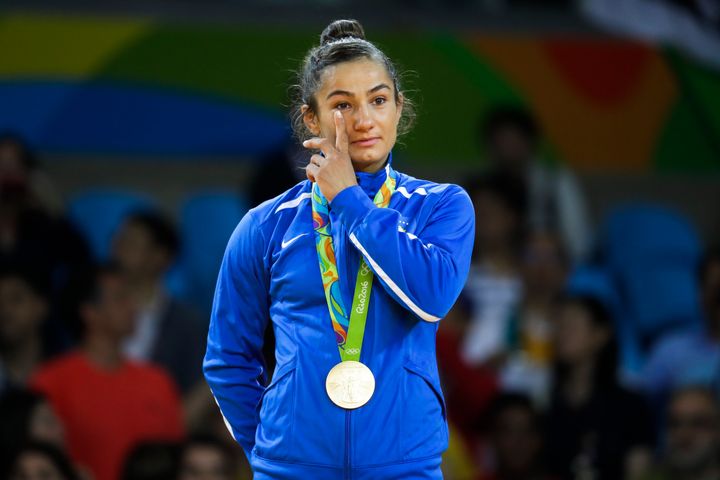 <strong>Kosovo's Majlinda Kelmendi won her country's first ever gold medal.</strong>