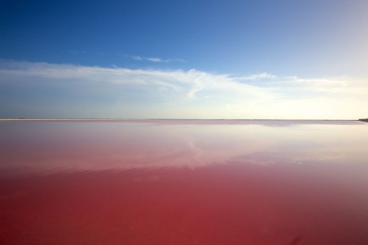 ピンクの海に白い砂浜 16年夏 今すぐ行きたくなる画像の数々 ハフポスト Life
