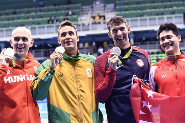 Joseph Schooling Wins Singapore S First Olympic Gold Michael Phelps In 3 Way Tie For Second In 100 Meter Butterfly Huffpost