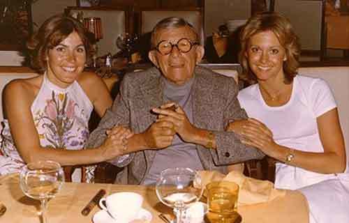George Burns (center) with two lovely ladies: Helene Reddy (L), the performer that Disney eventually hired to play Nora in <em>Pete’s Dragon</em>, and Olivia Newton John (R), the Grammy Award-winner that the Studio first tried to cast in this role