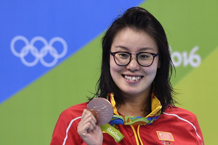 Fu Yuanhui poses with her bronze medal on the podium of the Women's 100m Backstroke.