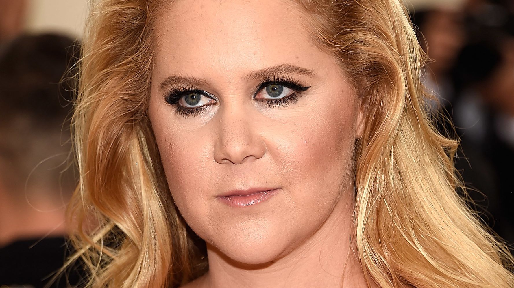 Amy Schumer Goes All Red Light District In New Vanity Fair Spread ...