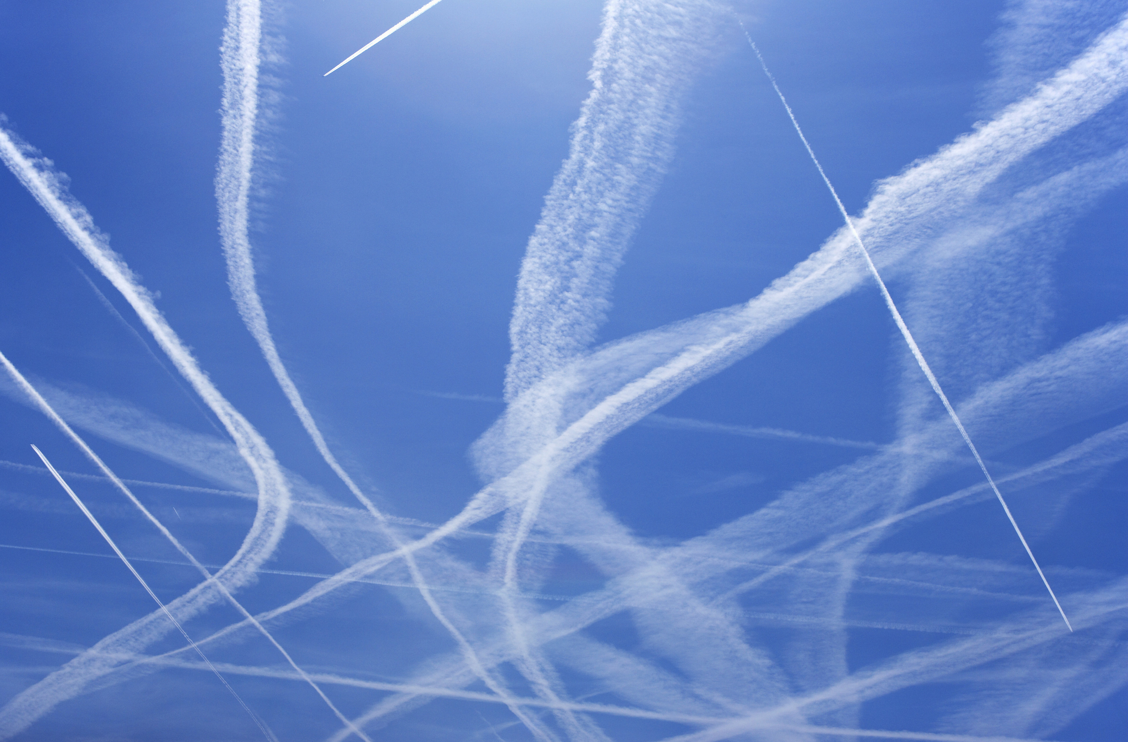 Here S What Scientists Really Think About Chemtrails HuffPost   57b3bff8170000ae02c73a72 