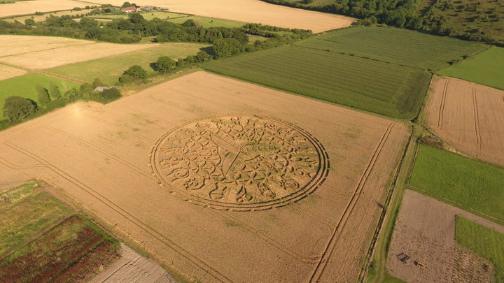 The creation features 20 symbols resembling astrological signs around a central mandala 