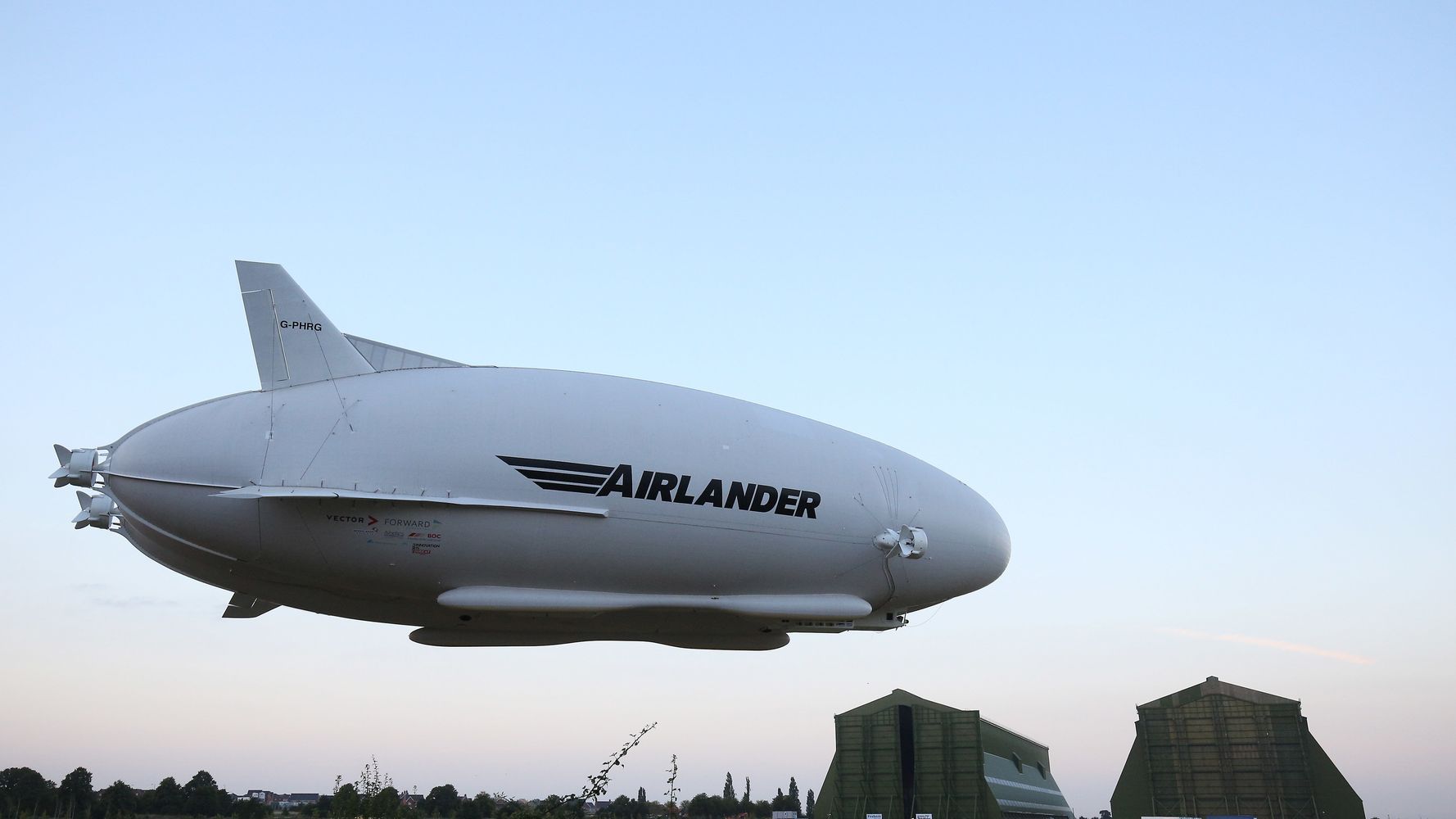 World's Longest Airship Airlander 10 Takes Maiden Flight | HuffPost UK Tech