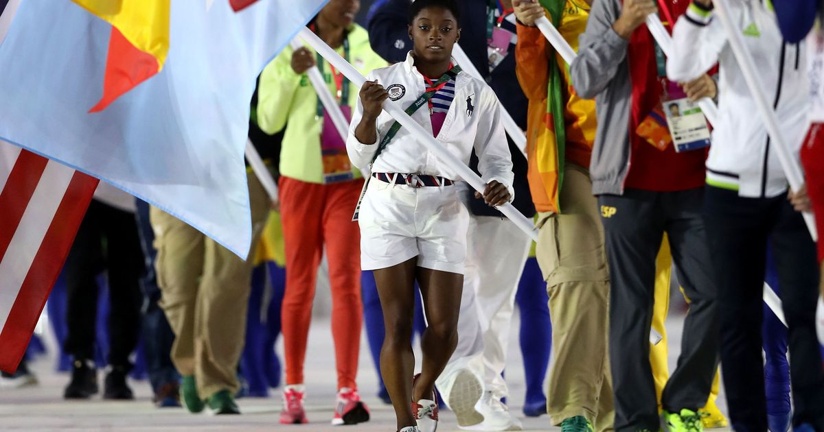 Simone Biles Held The American Flag At The Closing Ceremony And It Was Glorious
