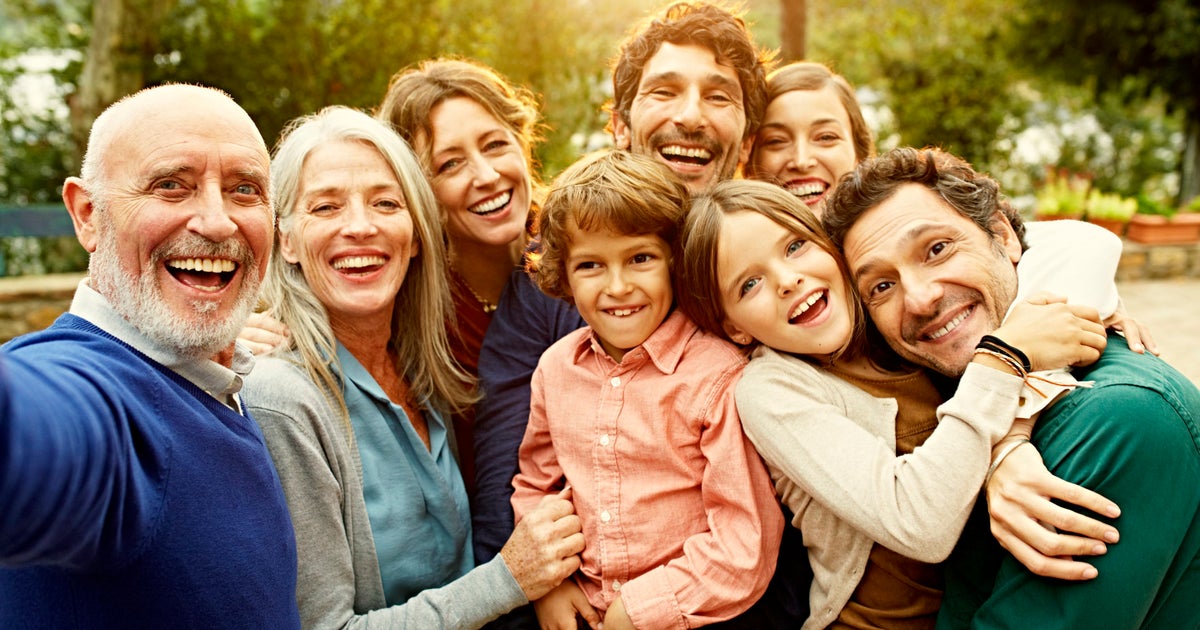 Primary secondary. шимпанзе и человек. Close relatives. большая дружная семья. большая счастливая семья.