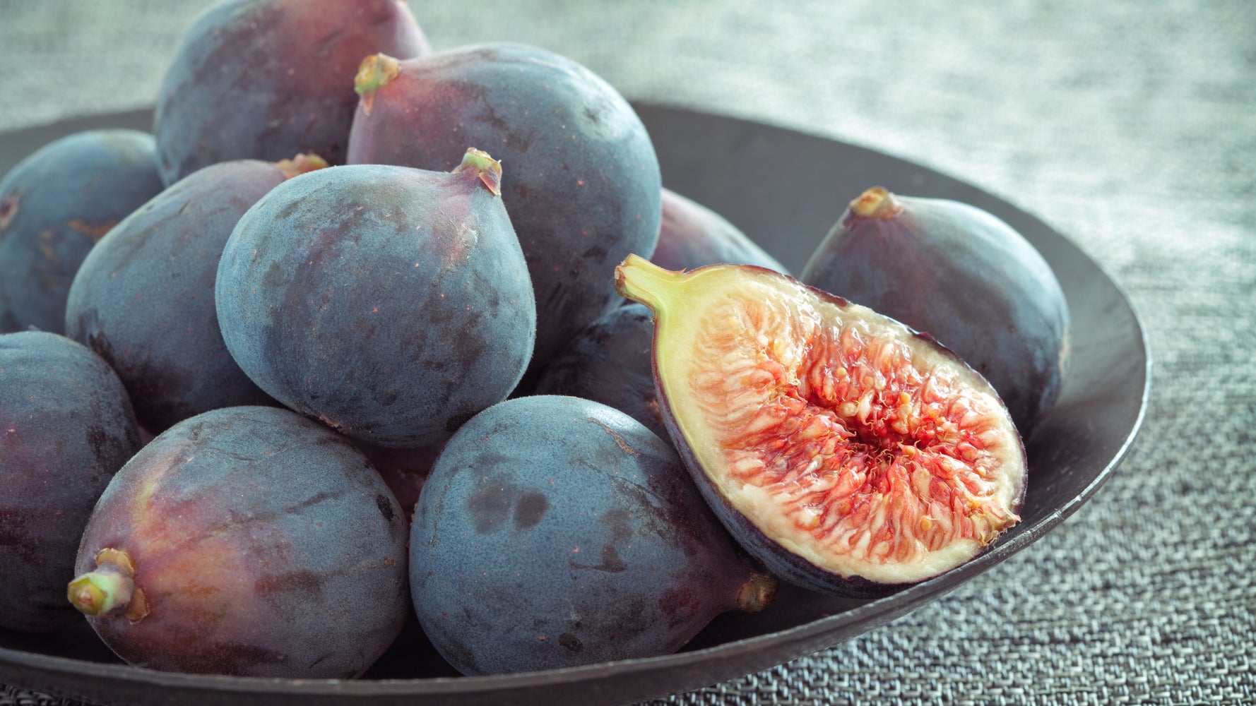 Are there dead wasps in figs? How figs are grown