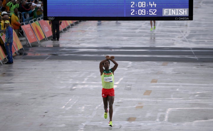 Lilesa runs to a silver-medal finish as he protests Ethiopia's repression of the Oromo people.