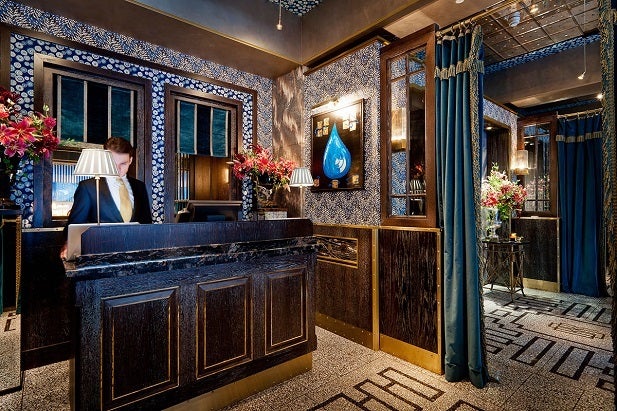 <strong><a href="http://bobbobricard.com/" target="_blank" role="link" rel="nofollow" data-ylk="subsec:paragraph;itc:0;cpos:__RAPID_INDEX__;pos:__RAPID_SUBINDEX__;elm:context_link">Bob Bob Ricard</a></strong>