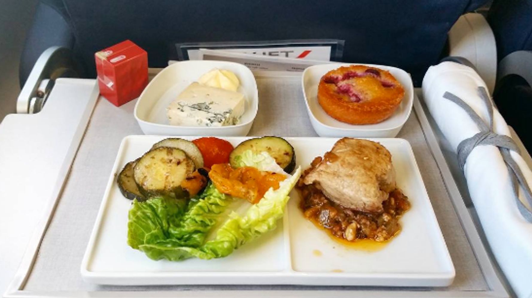 Instagram Account 'InFlight Feed' Reveals The Best And Worst Aeroplane ...