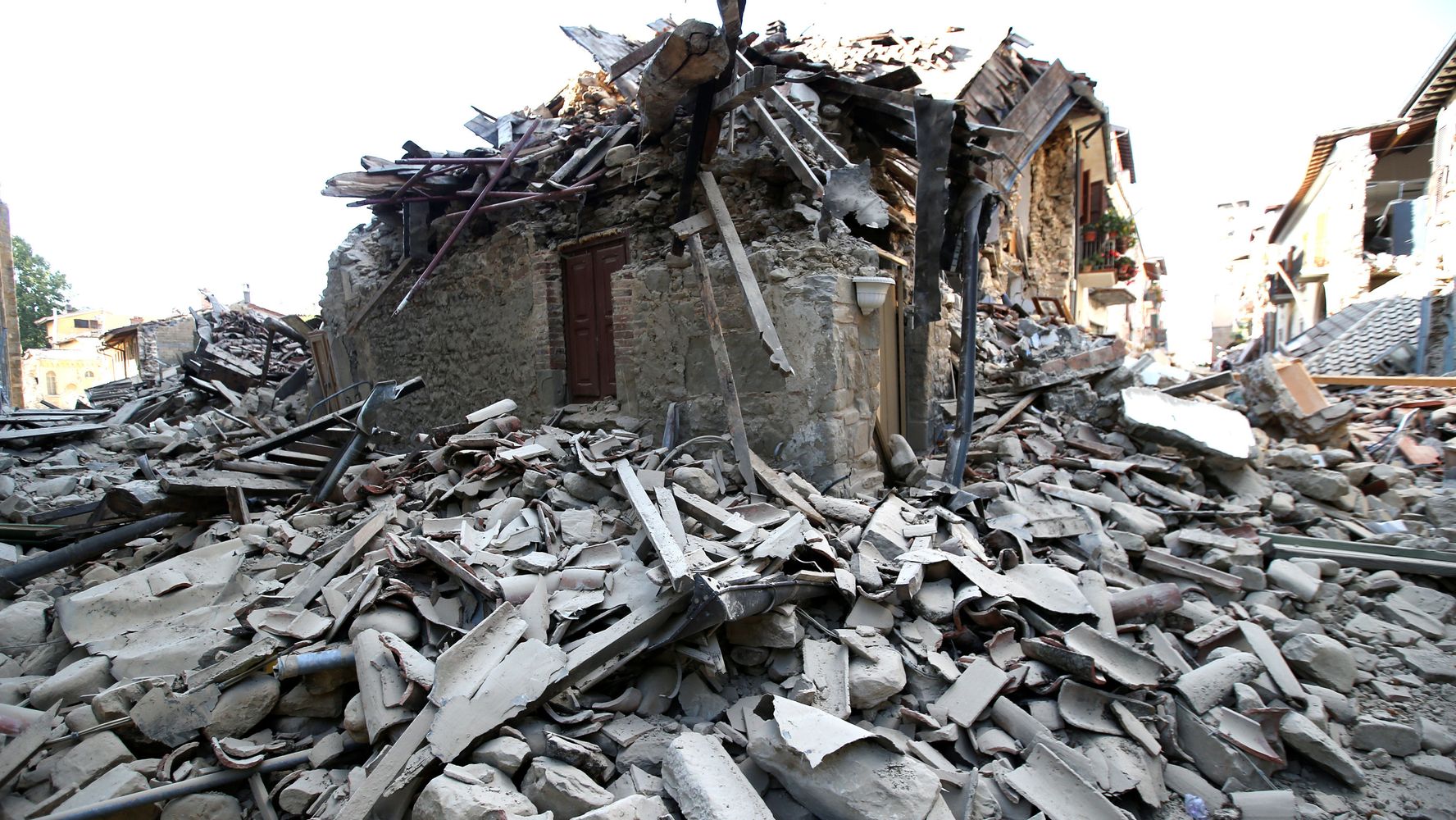 Before And After Shots Reveal The Devastation Of Italian Earthquake Huffpost Null 