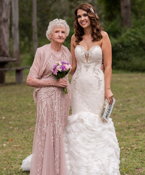 89 Year Old Steals The Show As A Bridesmaid At Granddaughter s Wedding HuffPost UK Life