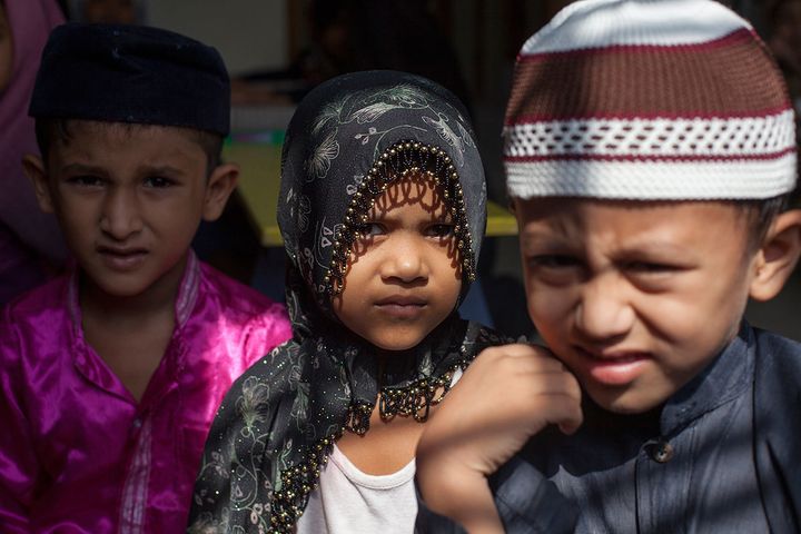 <p>Rohingya Muslim children wearing traditional Islamic headdresses</p>