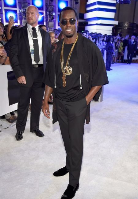 Tonight Diddy continued his legacy of being your mom’s favorite person in hip-hop by wearing a nice-looking pair of trousers and a matching silk kimono. We missed the guy.