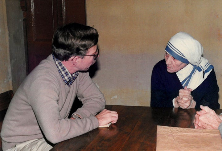 CRS Calcutta Office Zonal Director Jim DeHarpporte talking with Mother Teresa on January 31, 1988.