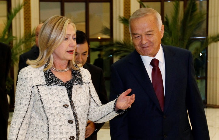 Former Secretary of State Hillary Clinton meets with Uzbekistan President Islam Karimov in Tashkent, Uzbekistan, October 22, 2011.