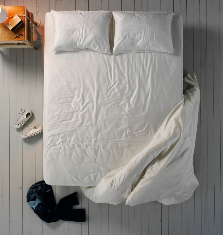 This Is What Happens If You Don T Change Your Bed Sheets For Weeks