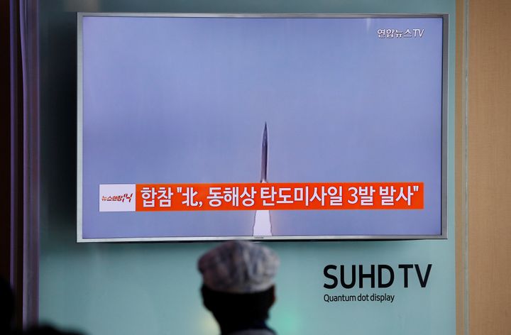 A passenger watches a TV screen broadcasting a news report on North Korea firing three ballistic missiles into the sea off its east coast, at a railway station in Seoul, South Korea, September 5, 2016. (REUTERS/Kim Hong-Ji)