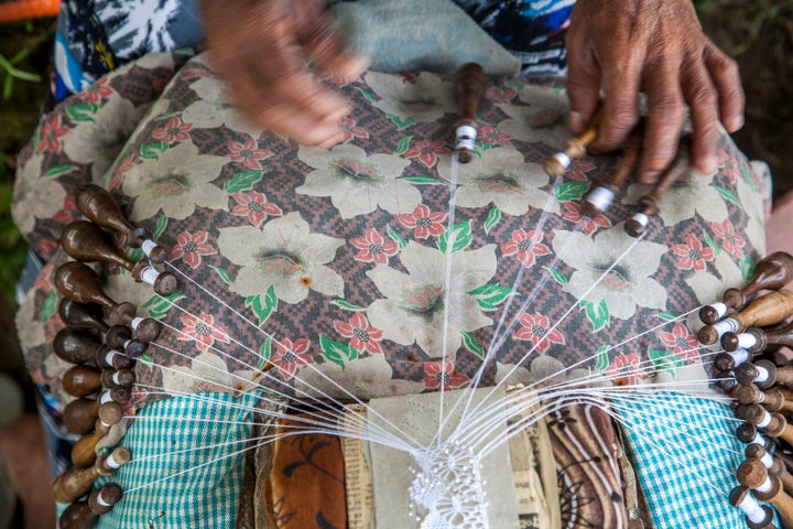 Sri Lankan handcrafts make beautiful memories of your travels.