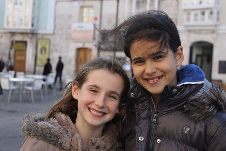 Young travelers Flore (France) and Irene (Spain)