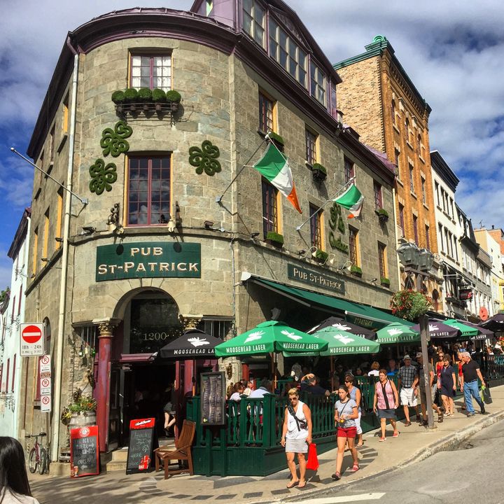 Pub St-Patrick on Rue Saint-Jean has live music and Canadian folk singers.