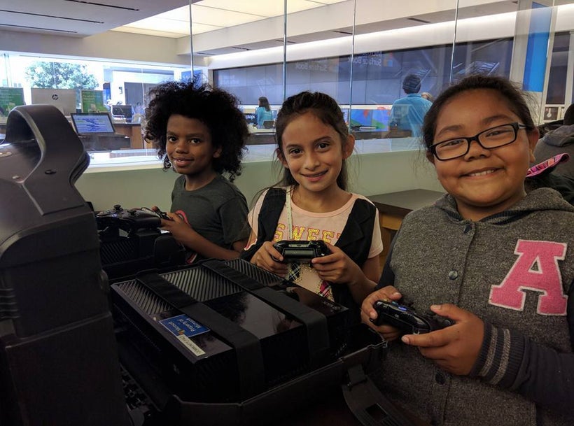 <i>The VR camp students visit Microsoft to interact on HTC Vive.</i>