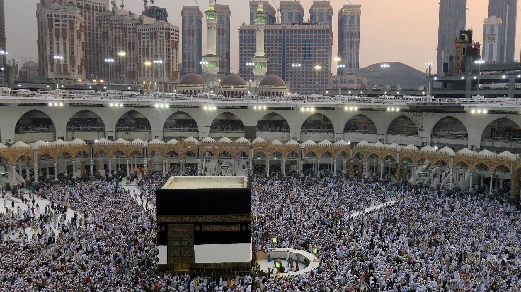 Время мекка саудовская. Мечеть Аль-харам Мекка. Саудовская Аравия паломничество Мекка. Хадж Мекка Медина. Кааба 2024 Мекка.