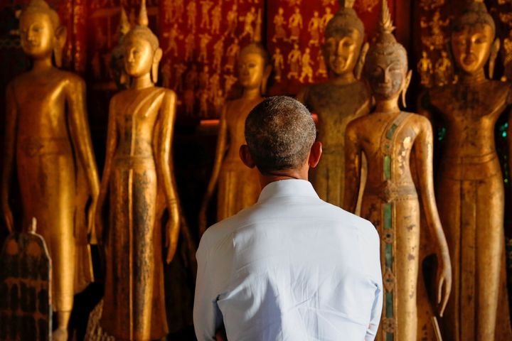 President Barack Obama visits the Wat Xieng Thong Buddhist temple.