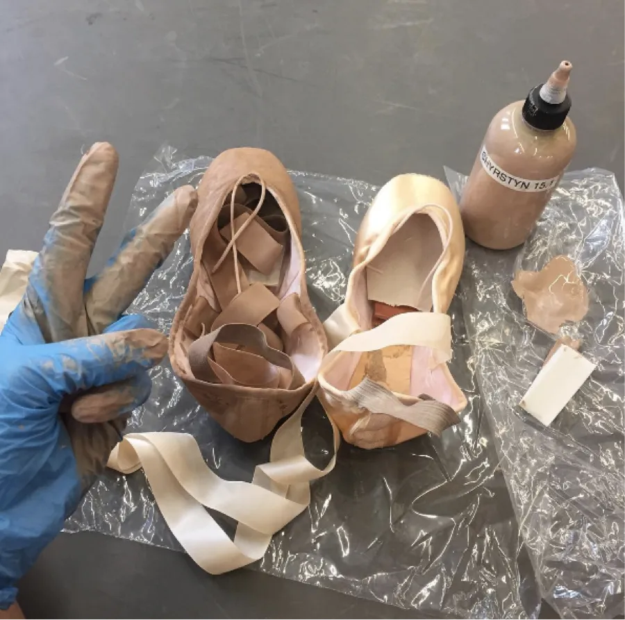 nude pointe shoes