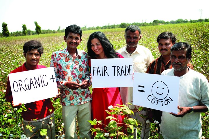 <strong>Safia Minney with cotton farmers in India.</strong>