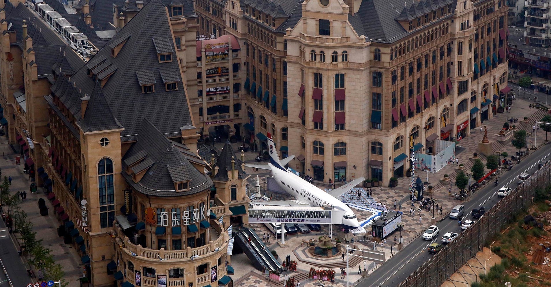 China Unveils Its First Restaurant Inside An Airplane | HuffPost
