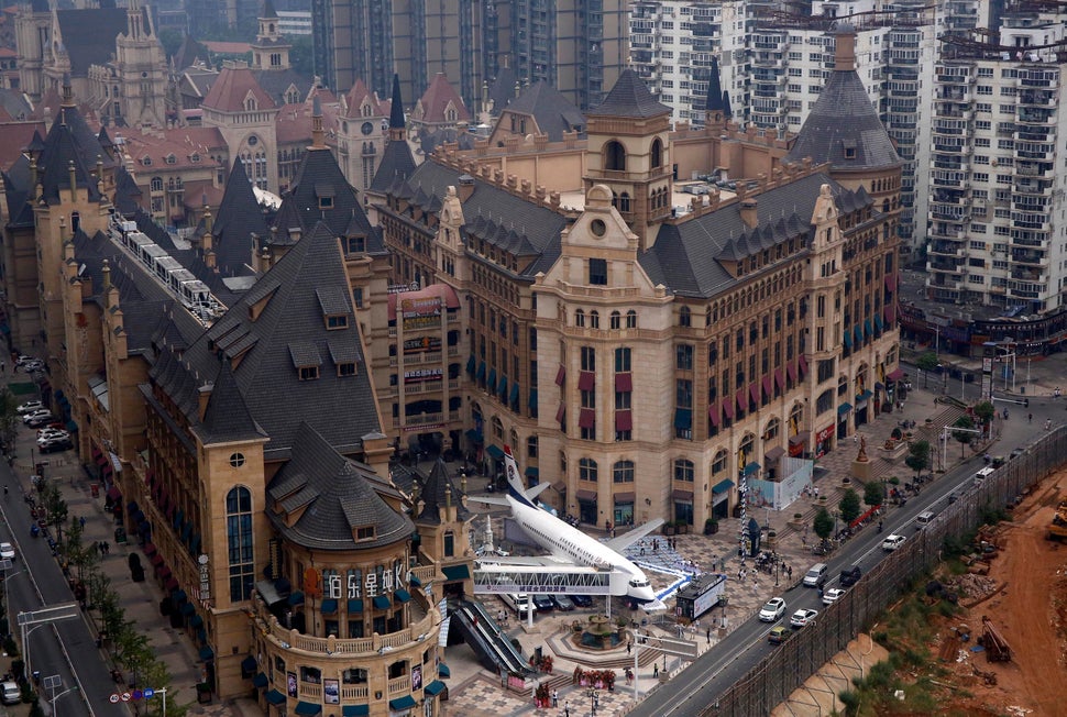 China Unveils Its First Restaurant Inside An Airplane | HuffPost