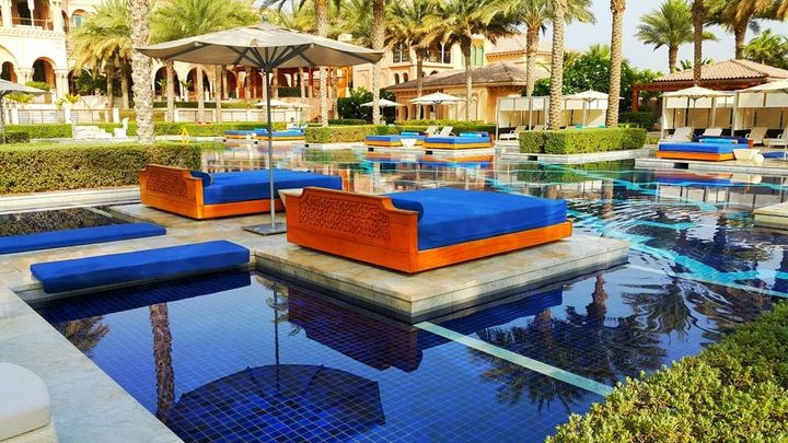 Private pool beds that offers luxurious relaxation