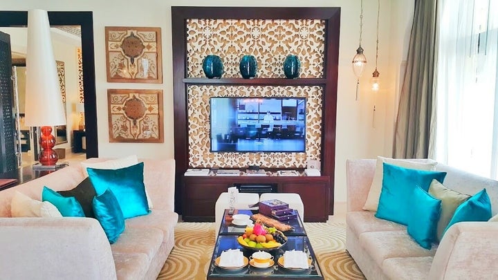 Spacious living room
