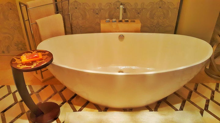 Large and inviting tub