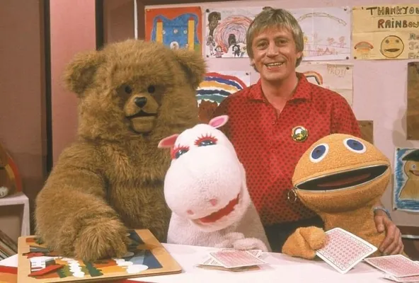 Postman Pat and Rosie and Jim author John Cunliffe dies - BBC News