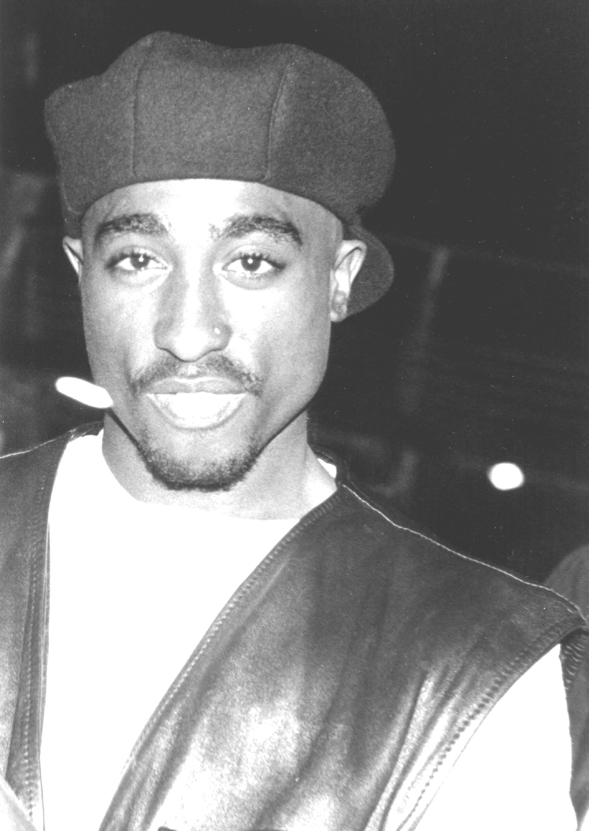 Tupac Shakur On 20th Anniversary Of Rapper S Death Fans More   57d7da741800006c32bd1109 