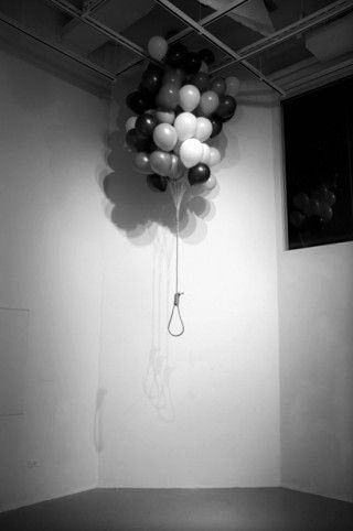 Balloon Noose / Piccsy.com