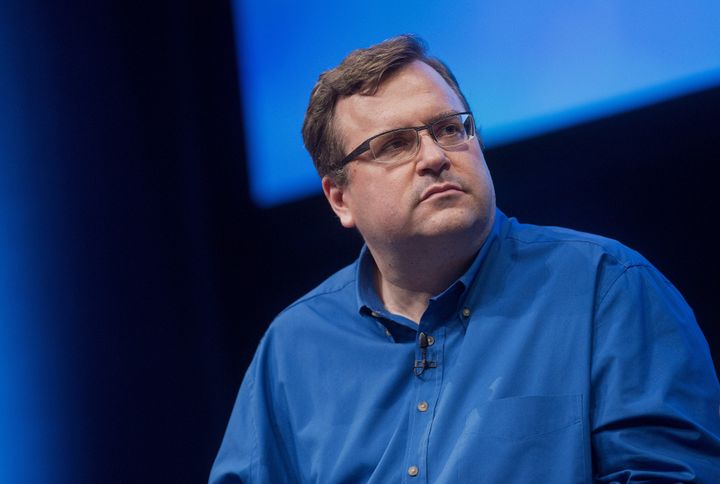 LinkedIn co-founder Reid Hoffman says he is willing to donate up to $5 million to charities supporting veterans if Donald Trump releases his personal income tax returns by Oct. 19.