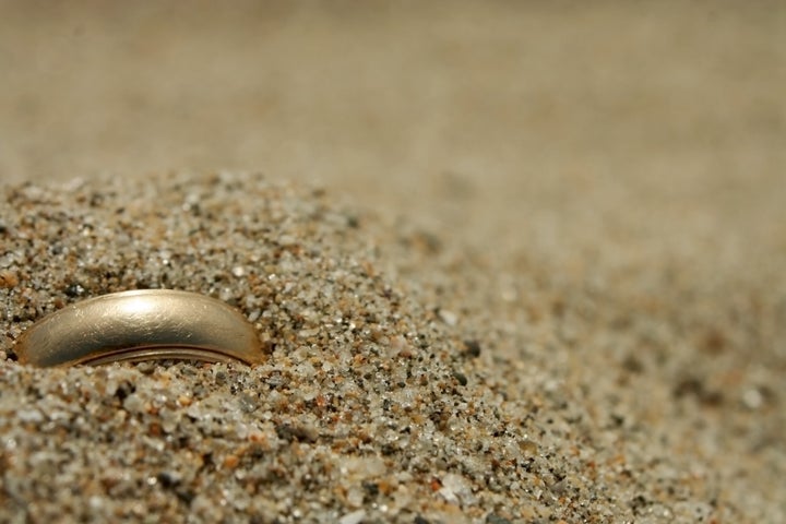 Lost Your Wedding Ring These Strangers Will Find It For You