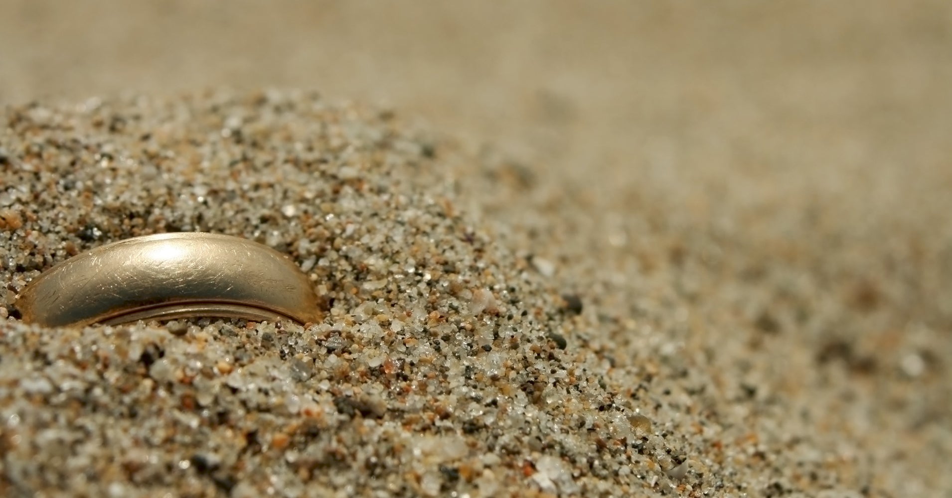 Lost Your Wedding Ring? These Strangers Will Find It For You | HuffPost