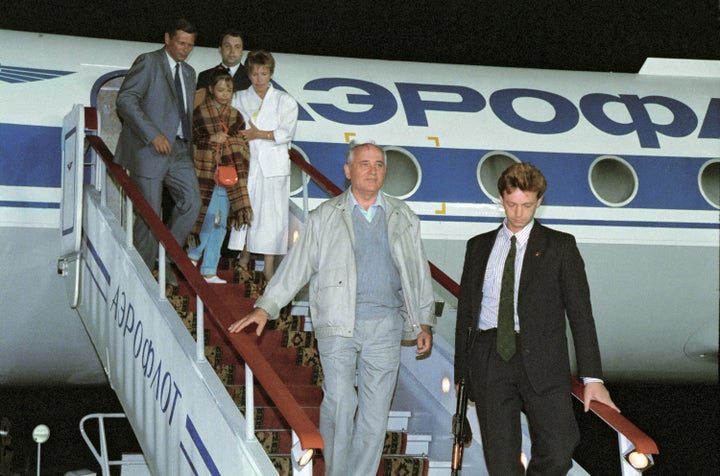 Mikhail Gorbachev and his family returning to Moscow after spending three days under house arrest in 1991.